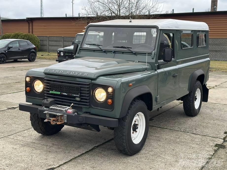 Land Rover Defender مركبات عابرة البلاد