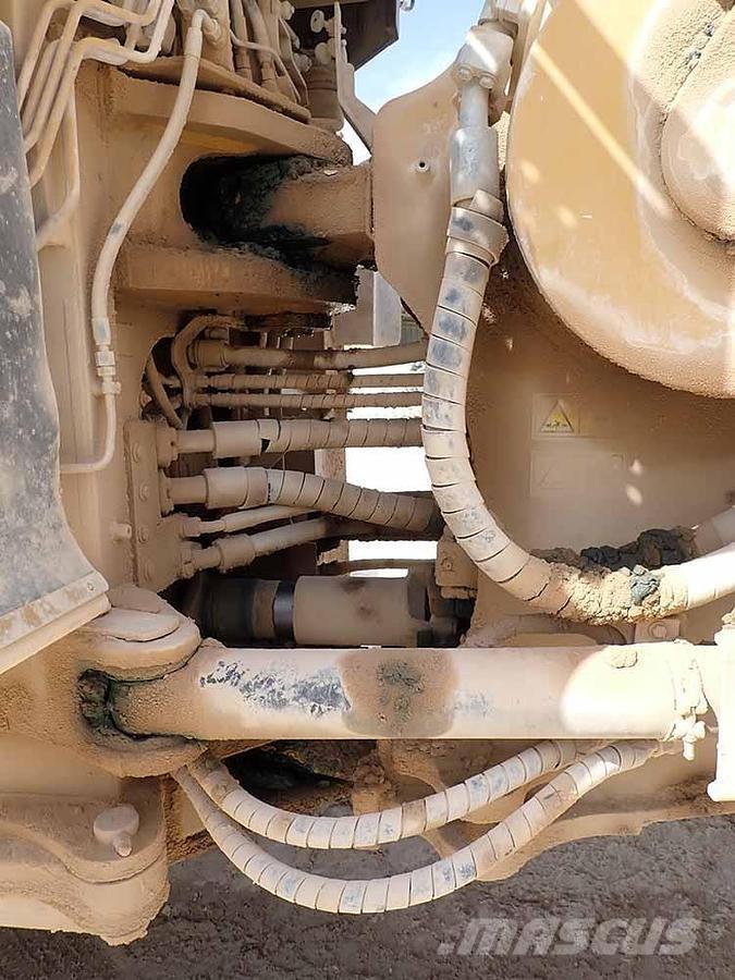 CAT 988K لوادر بعجل