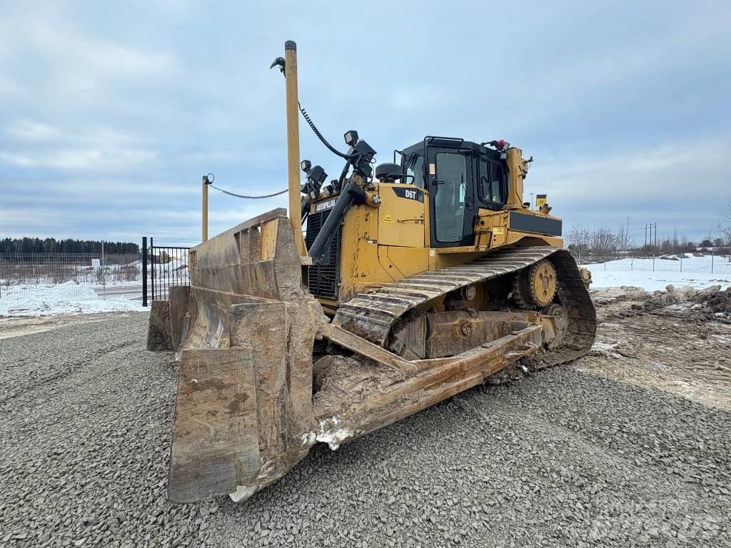 CAT D 6 T LGP بلدوزرات مجنزرة
