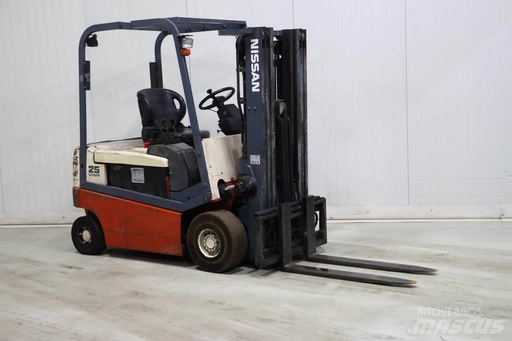 Nissan Q02L25CU شاحنات ذات رافعات شوكية تعمل بالكهرباء