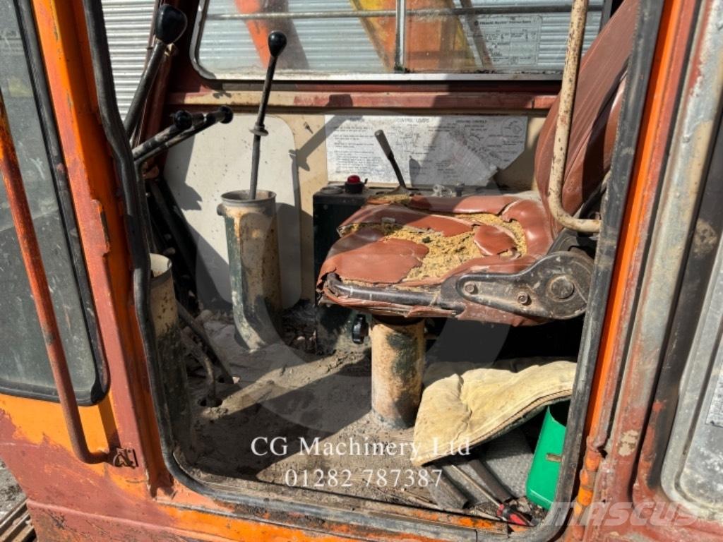 Hitachi UH031 حفارات زحافة