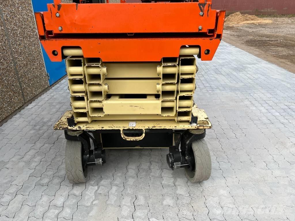 JLG 3246 ES رافعات مقصية الشكل