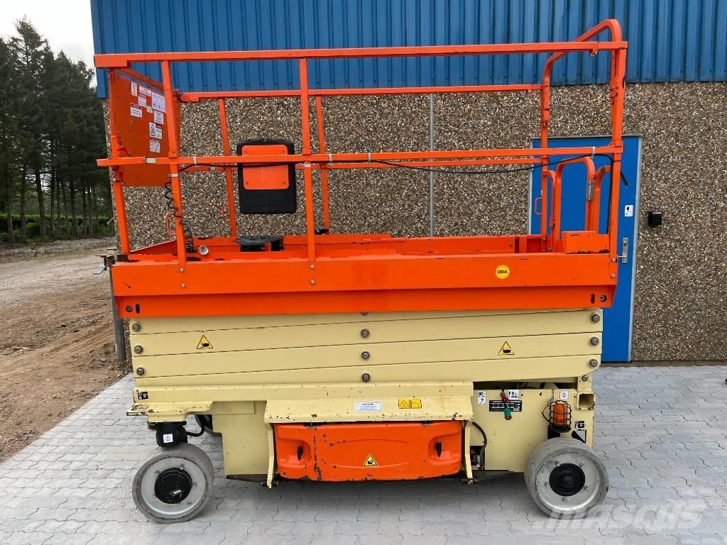 JLG 3246 ES رافعات مقصية الشكل