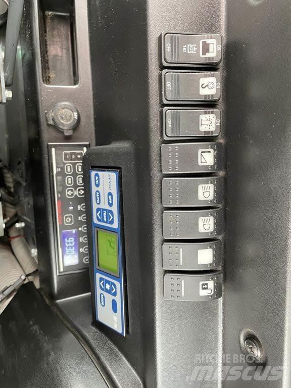 Takeuchi TB295W حفارات بعجل