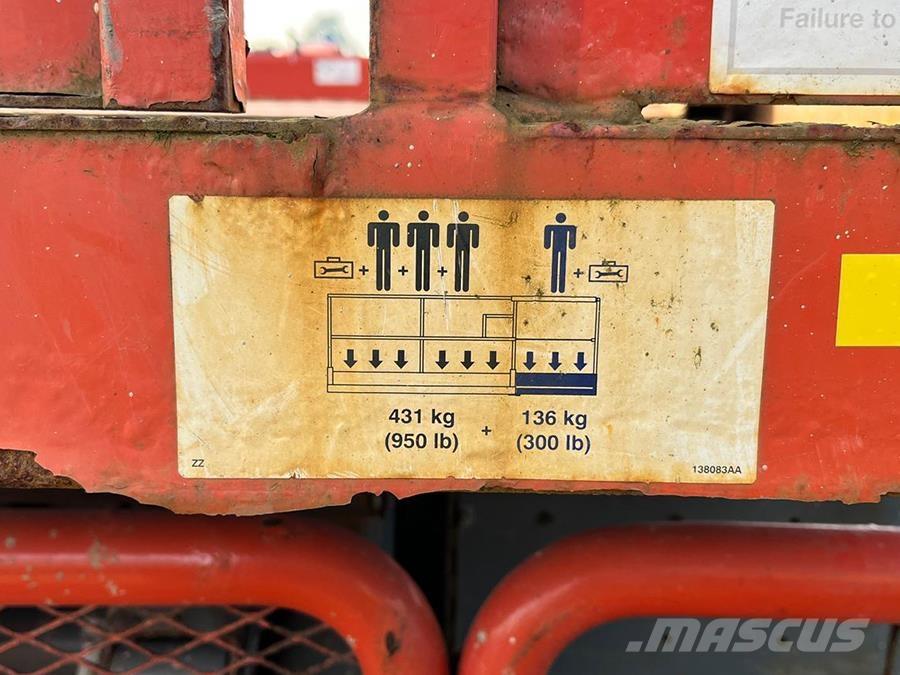 SkyJack SJ6826RT رافعات مقصية الشكل