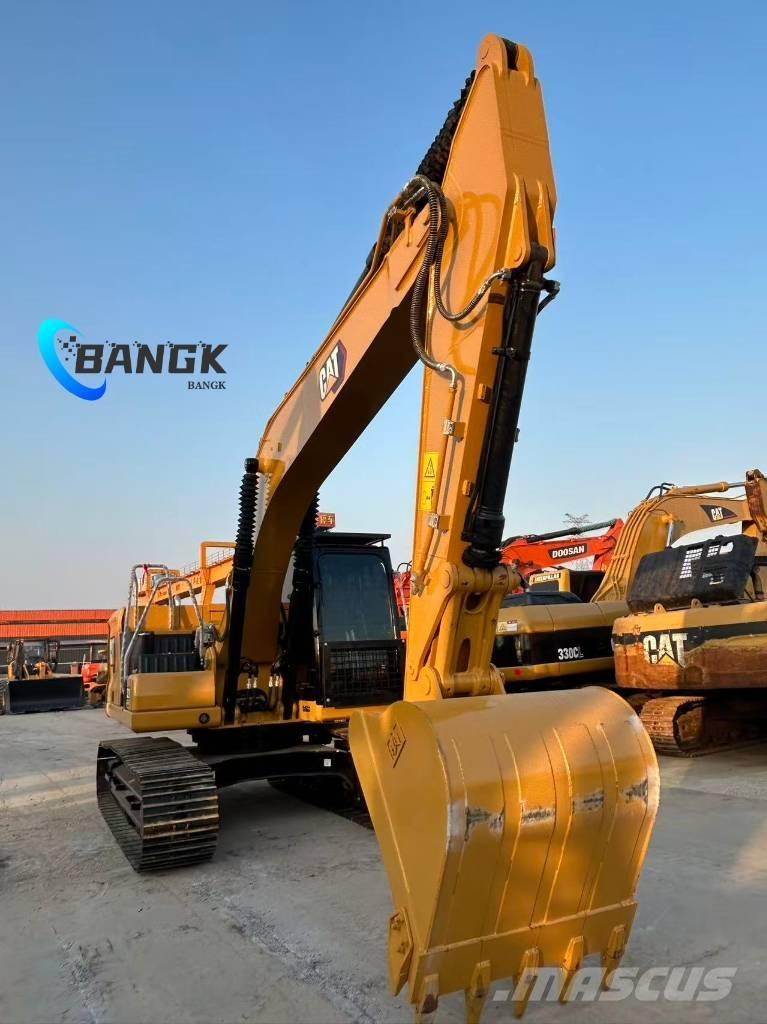 CAT 320 B حفارات زحافة