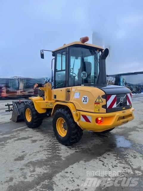 Volvo L 30 G لوادر بعجل