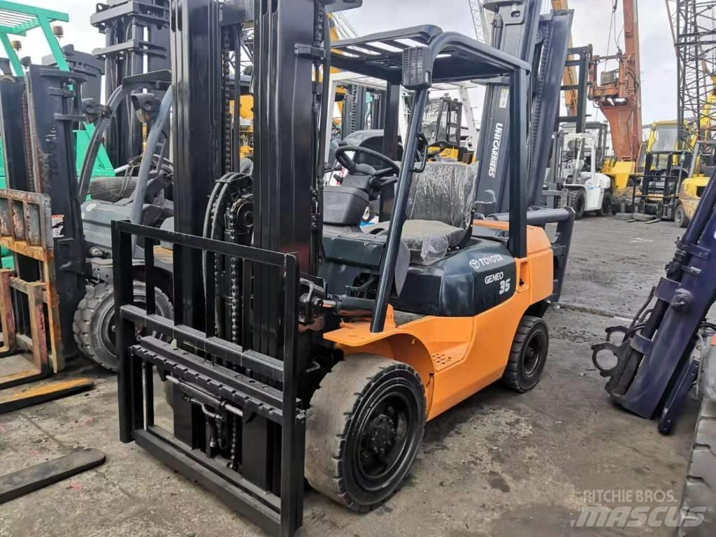 Toyota 3.5Ton شاحنات الديزل