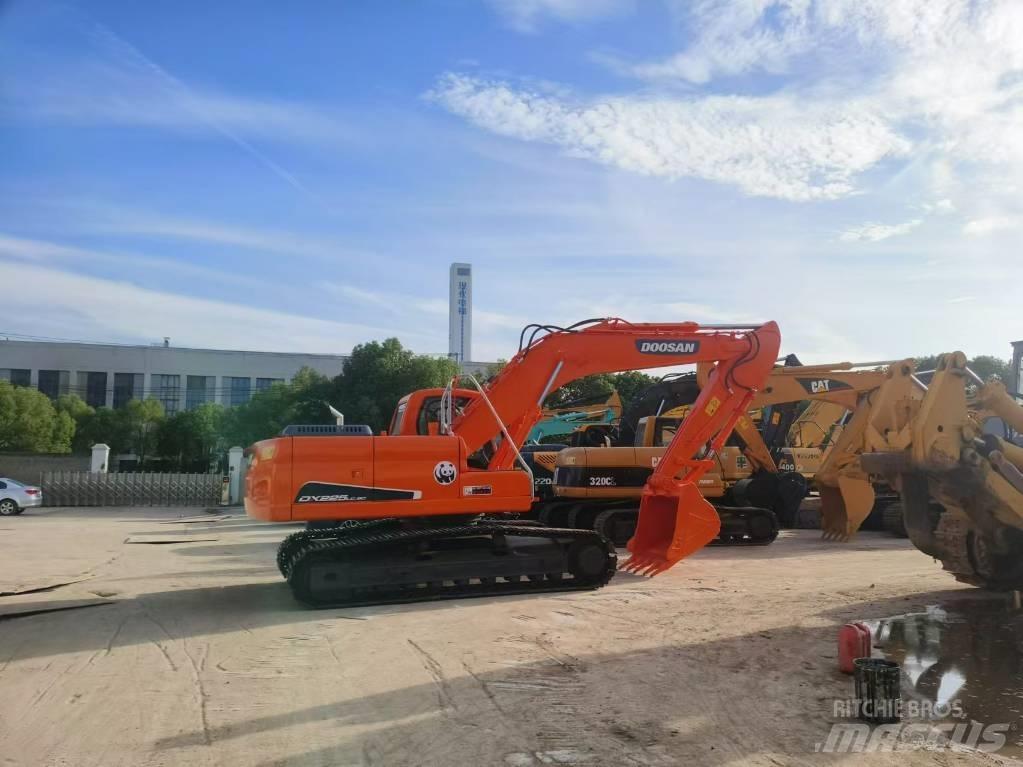 Doosan dx225 حفارات زحافة