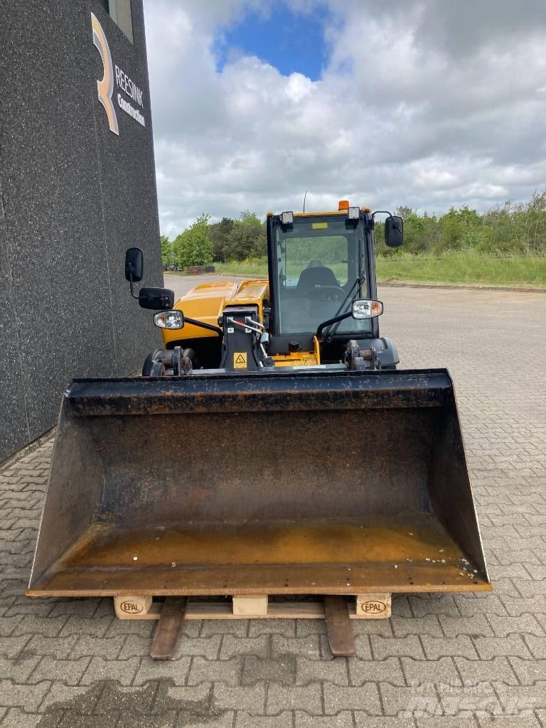 JCB 525-60 مناولات متداخلة