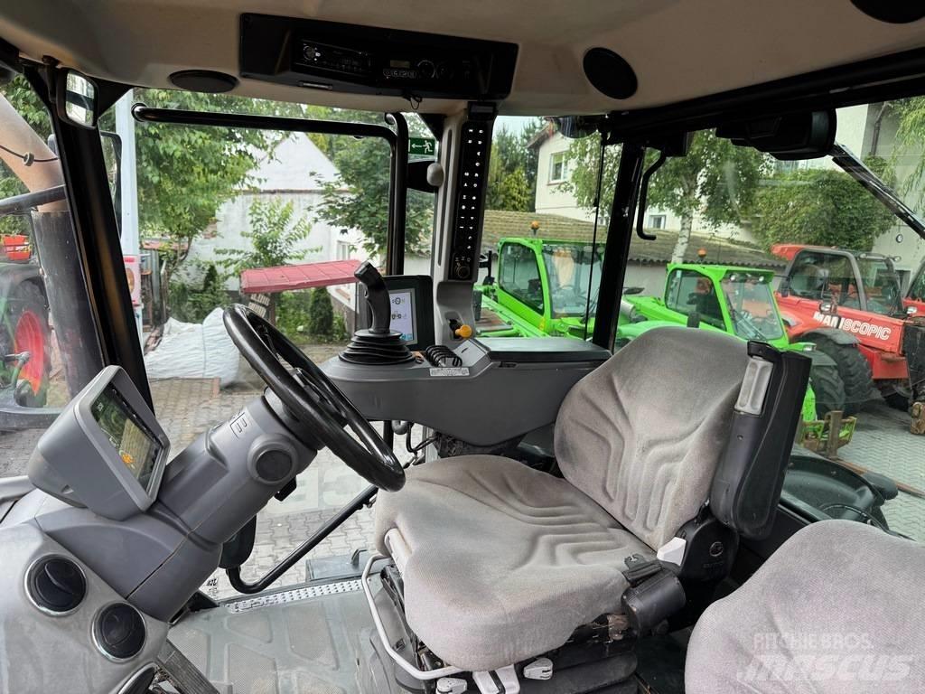 JCB FASTRAC 4220 الجرارات