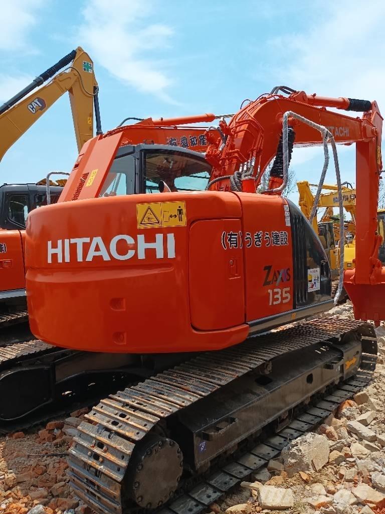 Hitachi ZX 135 U-5 حفارات زحافة