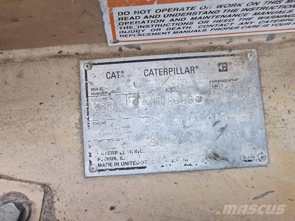 CAT D 8 R بلدوزرات مجنزرة