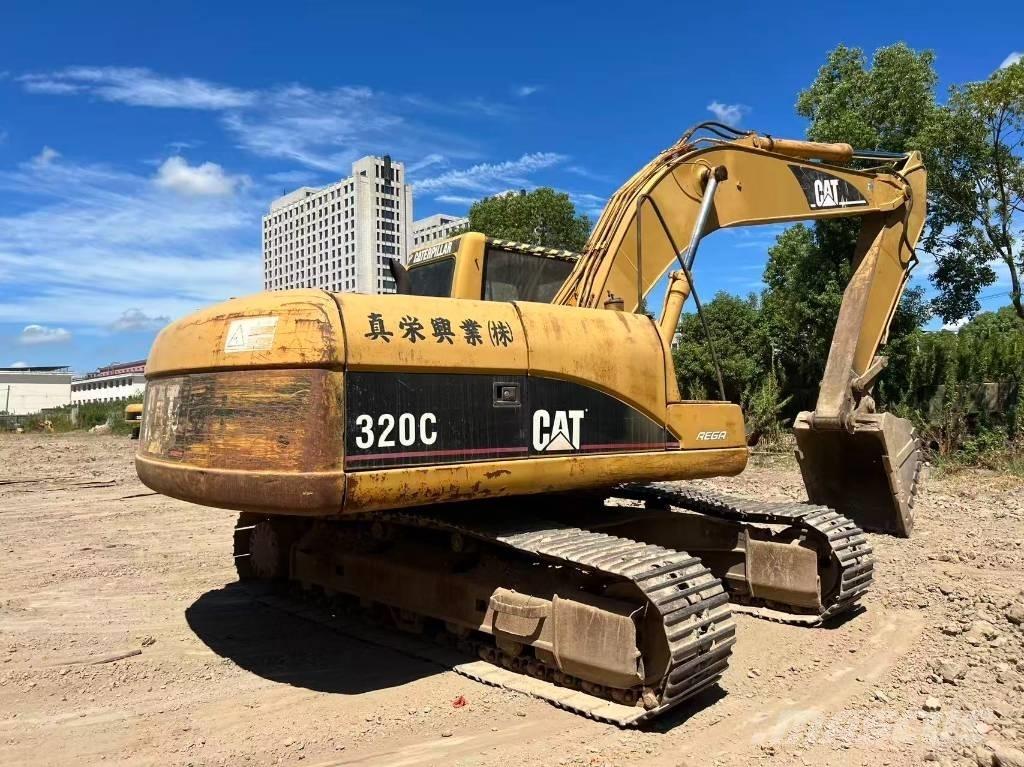 CAT 320 C حفارات زحافة