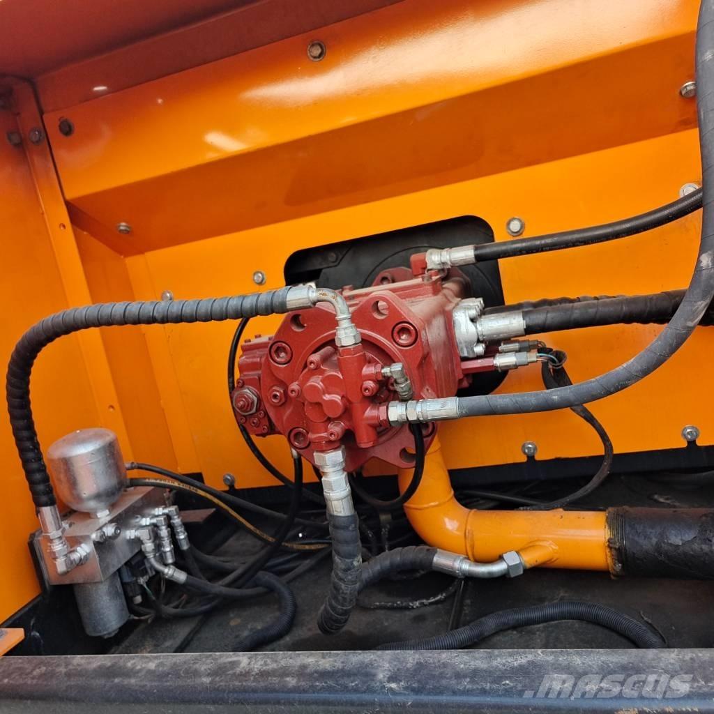 Hyundai 305 LC-9T حفارات زحافة