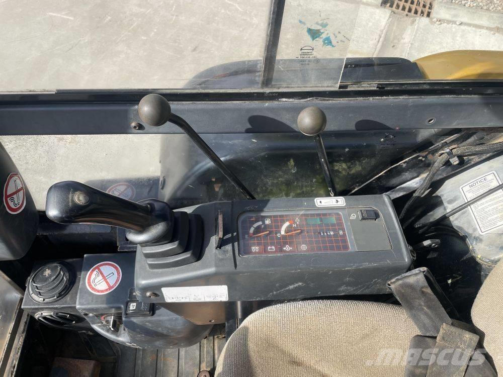 CAT 302.5 حفارات صغيرة أقل من 7 طن (حفارات صغيرة)