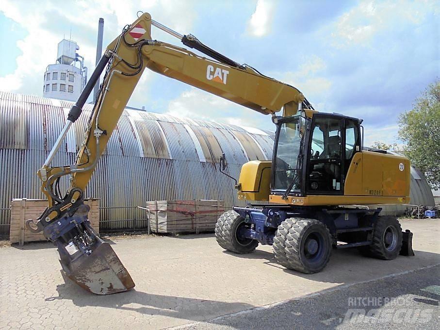 CAT M 320 F حفارات بعجل
