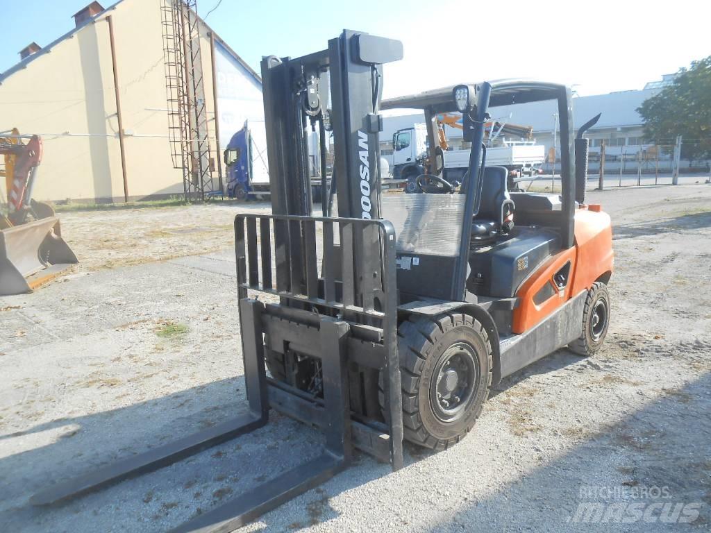 Doosan D50SC-09 شاحنات الديزل