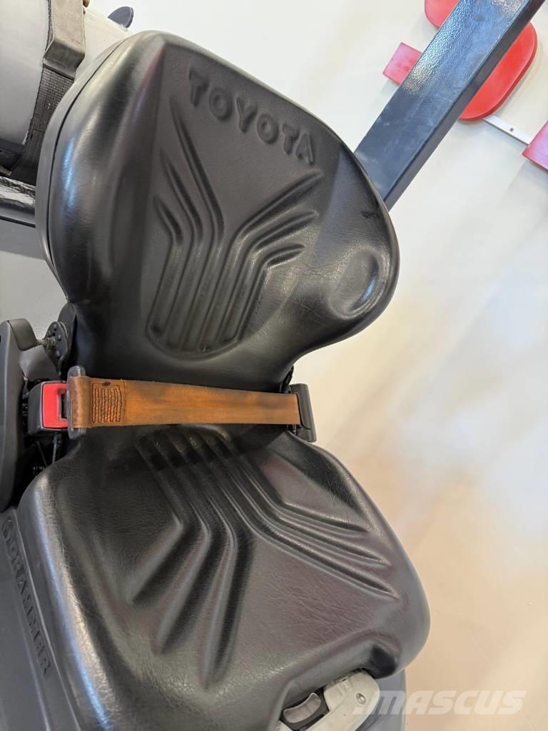 Toyota 11051 - 8FBE15T شاحنات ذات رافعات شوكية تعمل بالكهرباء