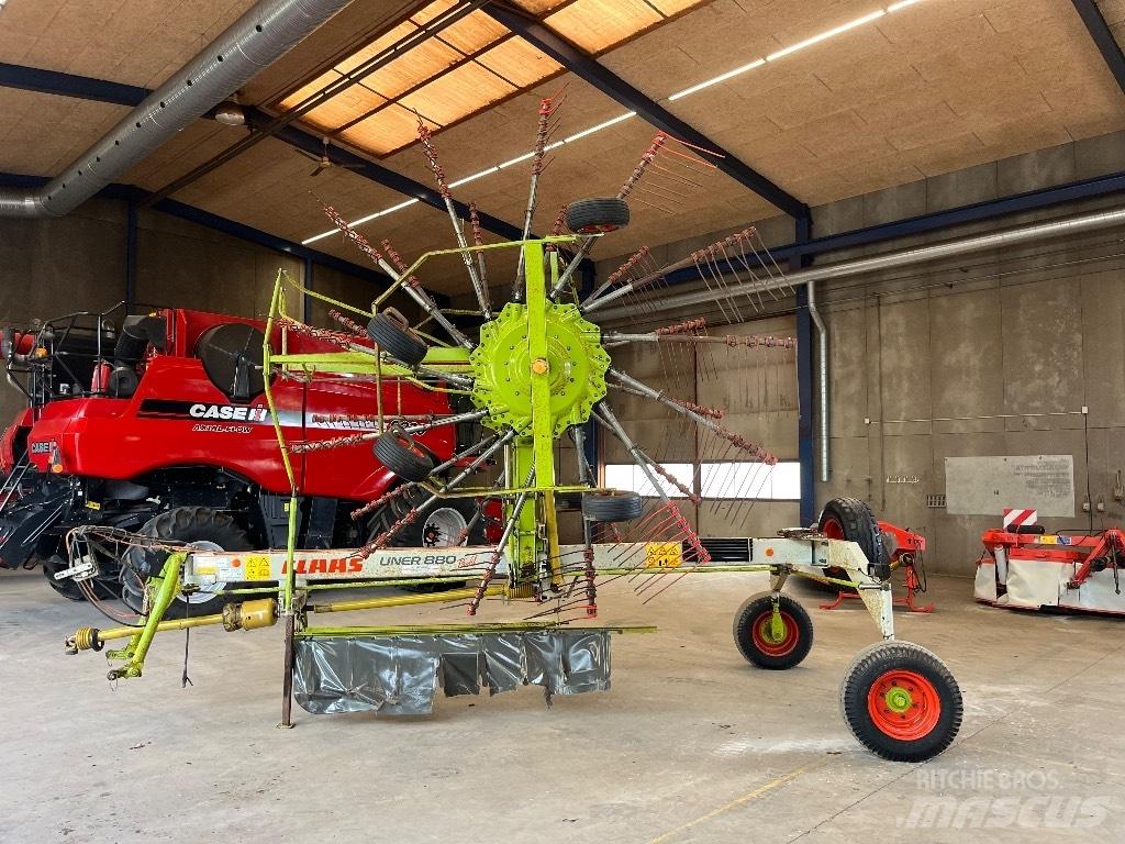 CLAAS Liner 880 L مكابس وميبسات التبن