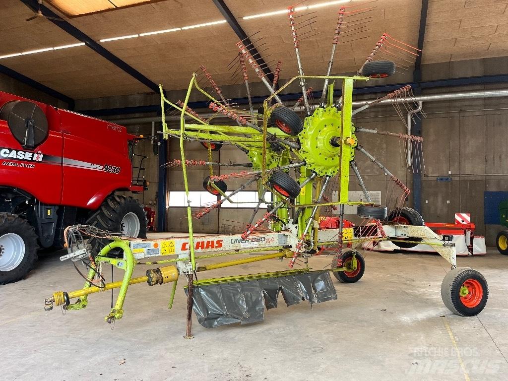 CLAAS Liner 880 L مكابس وميبسات التبن