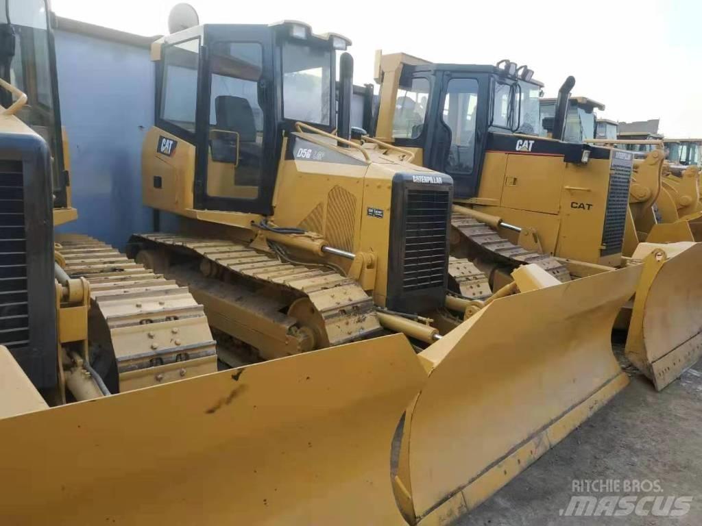 CAT D5M بلدوزرات مجنزرة