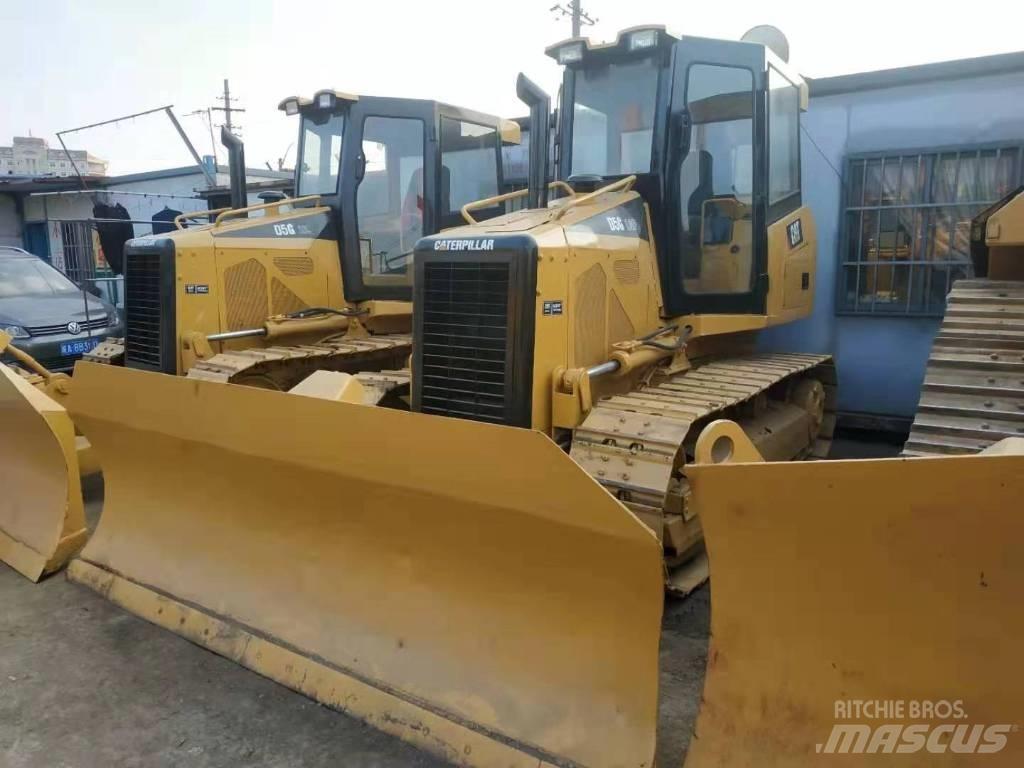 CAT D5M بلدوزرات مجنزرة