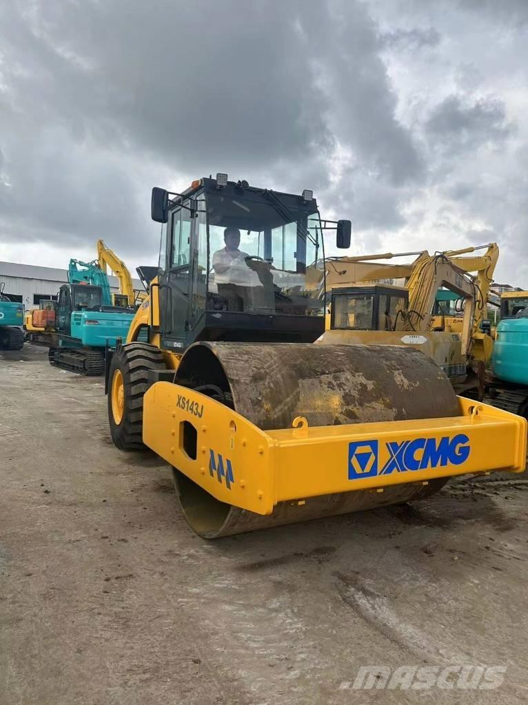 XCMG XS 143 J مداحل أحادية الأسطوانة
