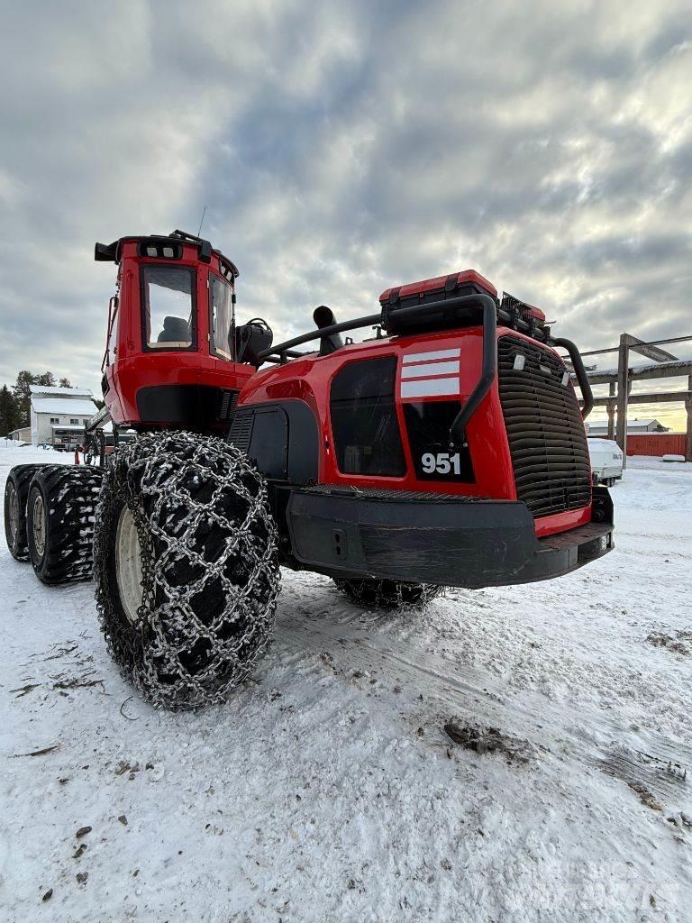 Komatsu 951 حصادات