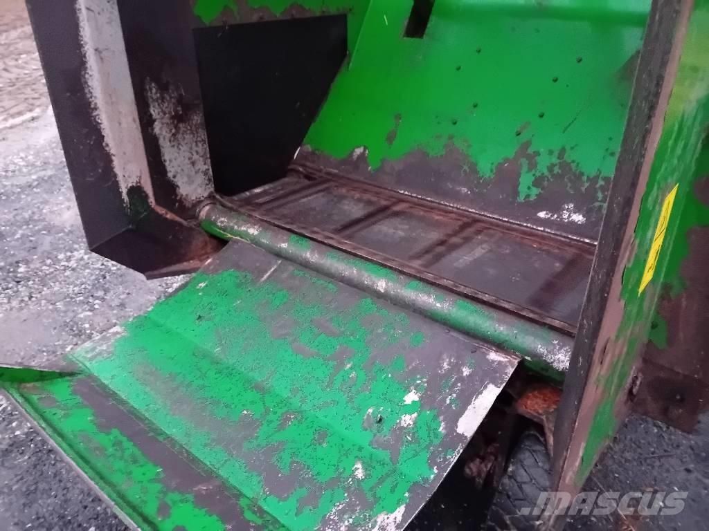 Agronic 140 4WD ملقمات خلاط