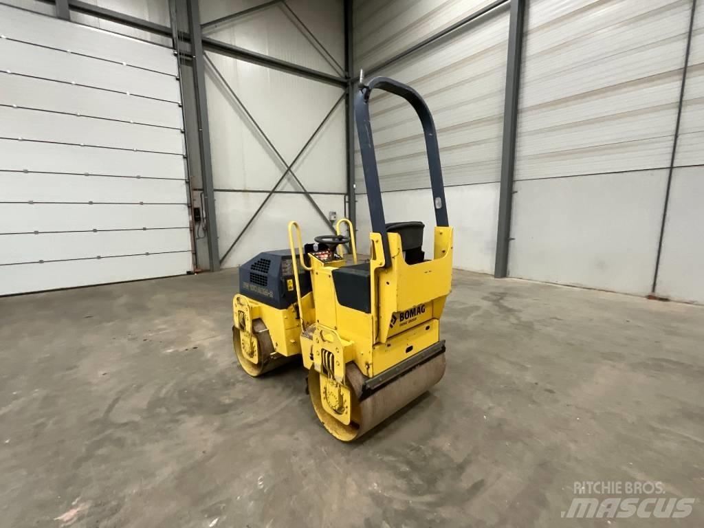 Bomag BW 100 AD M-2 مداحل ثنائية الاسطوانة