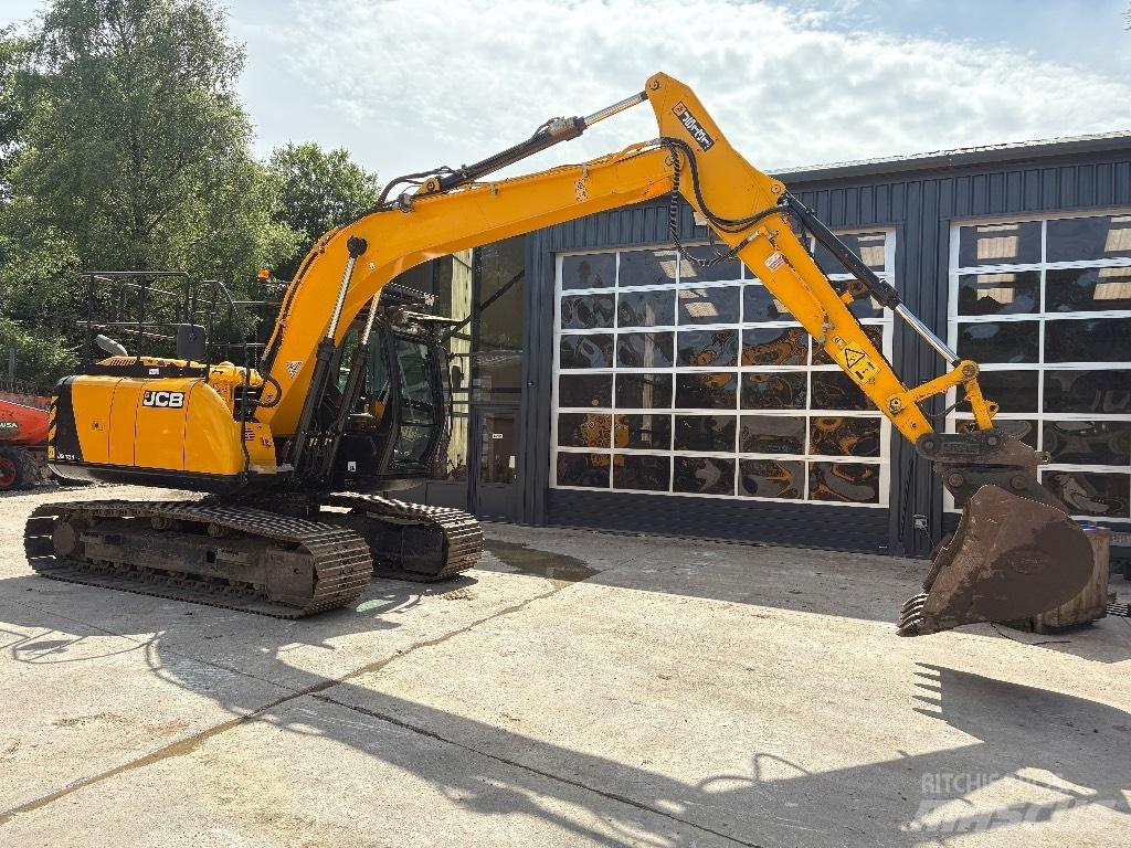 JCB JS 131 حفارات زحافة