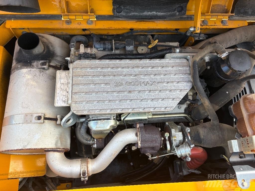 JCB JS 131 حفارات زحافة