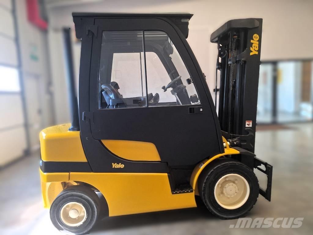 Yale GDP 25 VX شاحنات الديزل