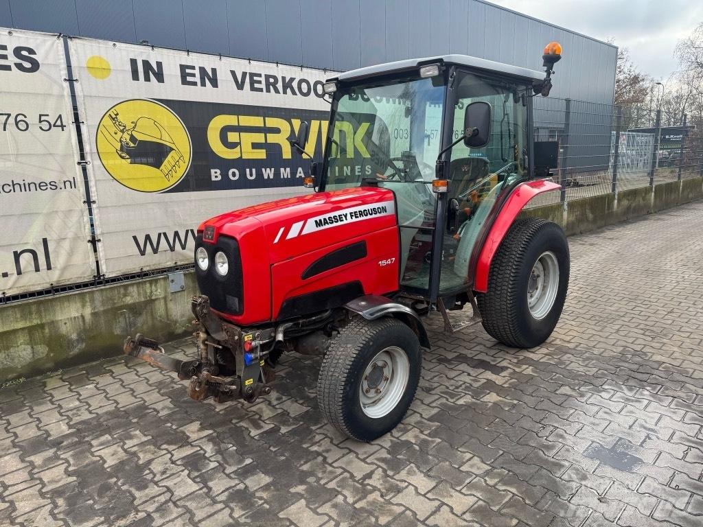 Massey Ferguson 1447 جرارات مدمجة