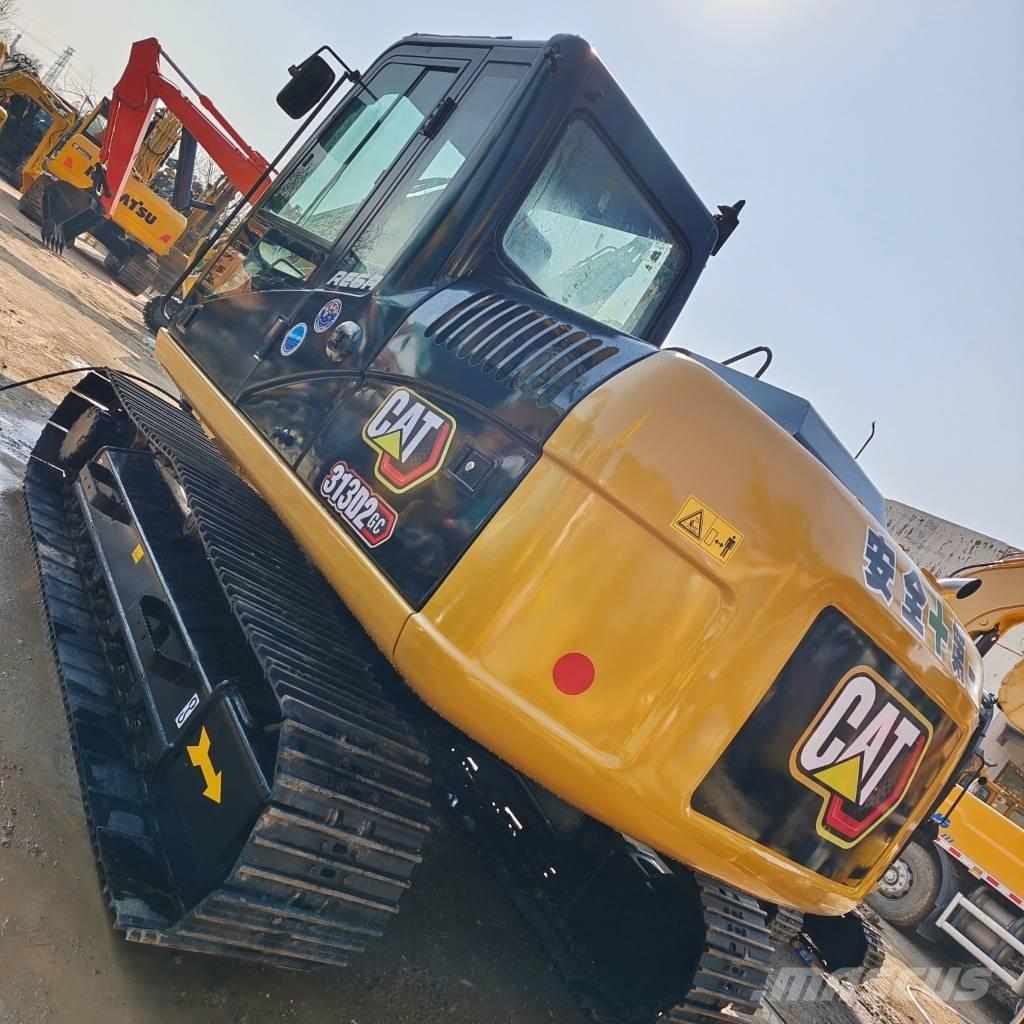 CAT 313 D حفارات زحافة