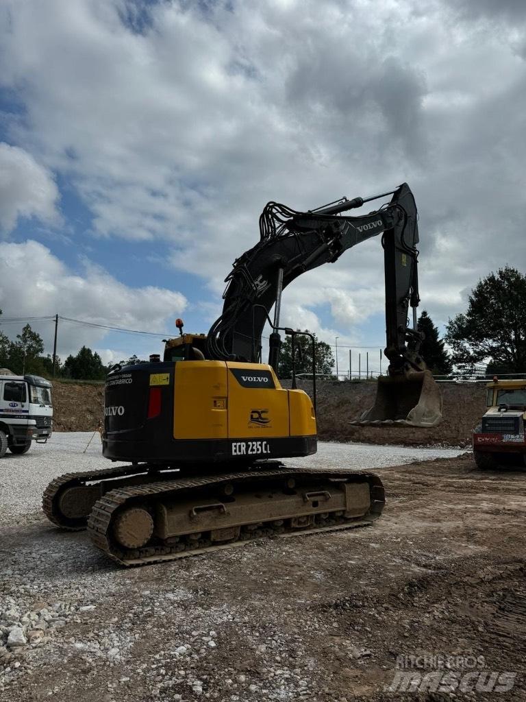 Volvo ECR 235 C L حفارات زحافة