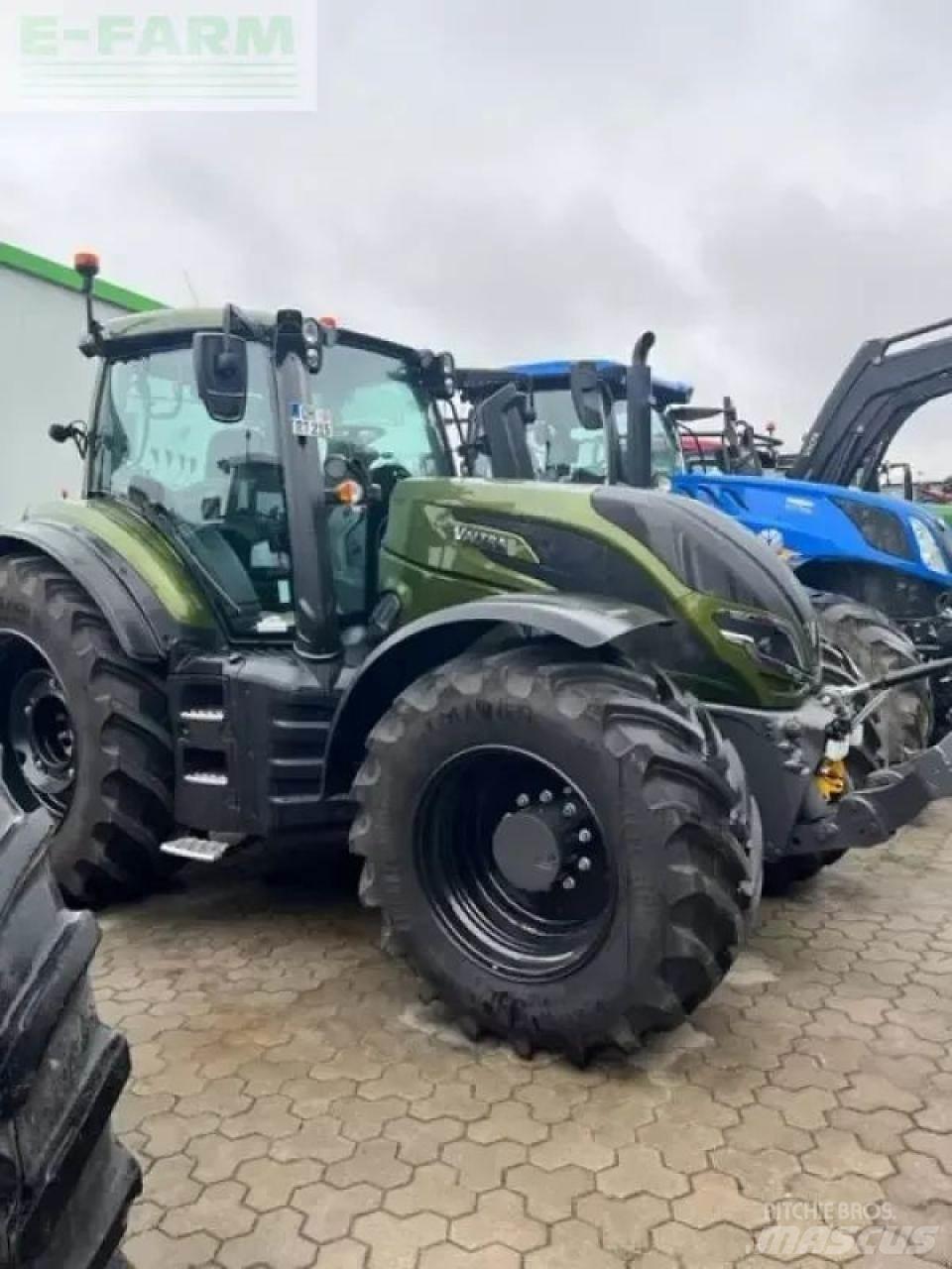 Valtra t215a الجرارات
