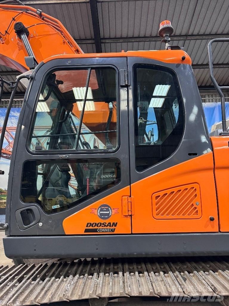Doosan DX 300 LC-7 حفارات زحافة