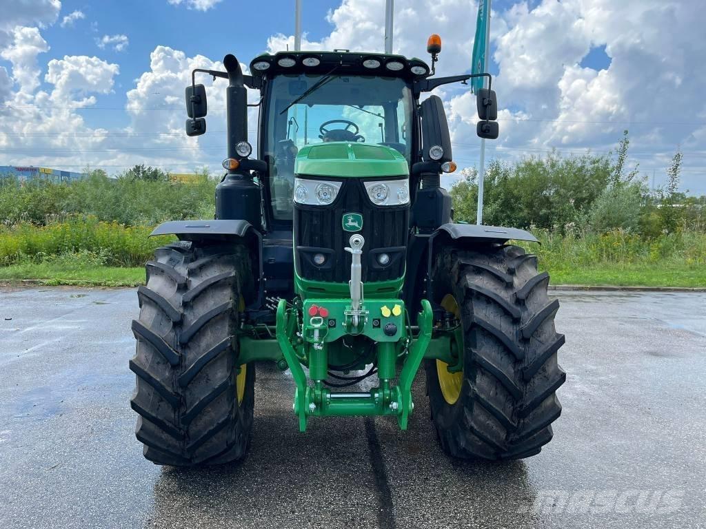 John Deere 6230 R الجرارات
