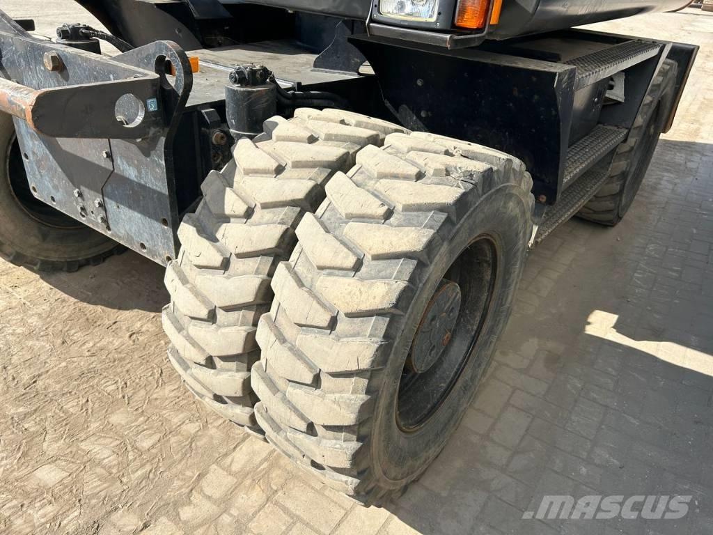 Hitachi ZX 140 W-5B حفارات بعجل