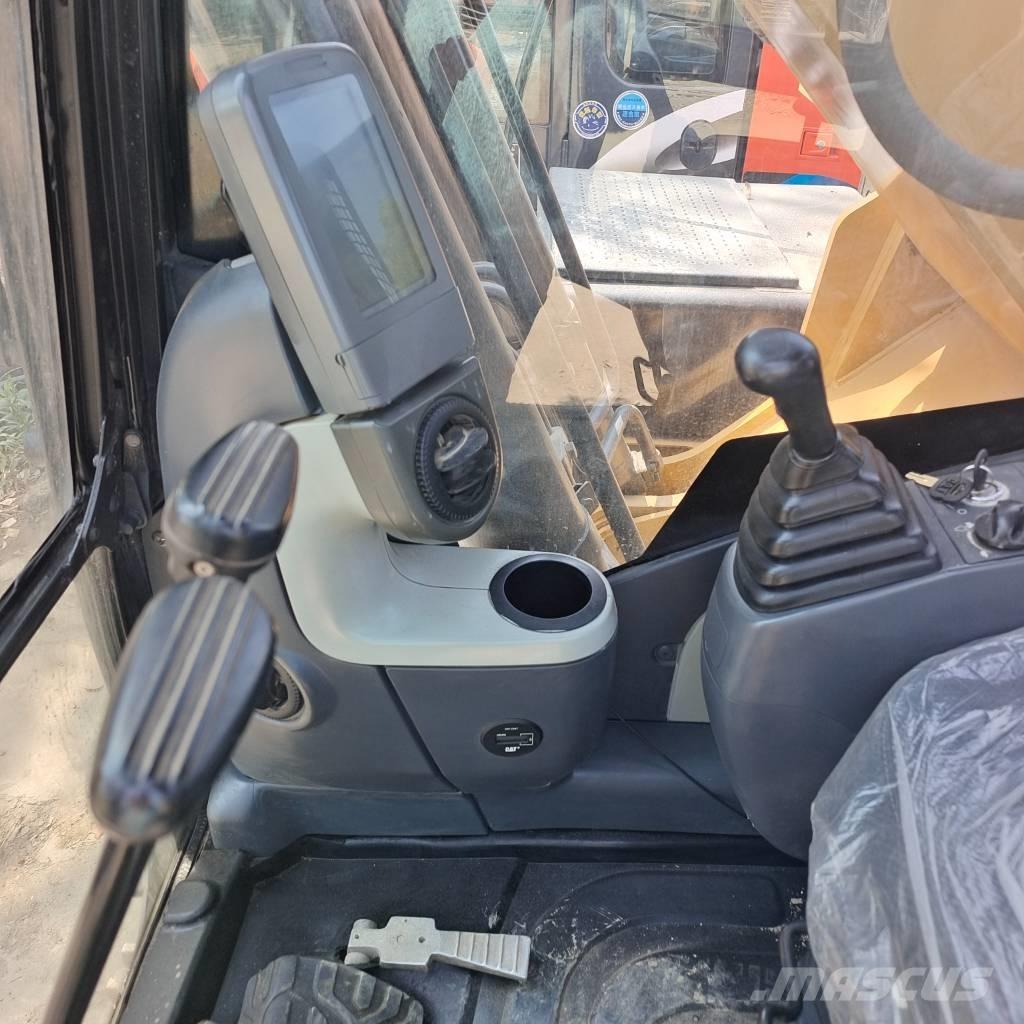 CAT 320D2 حفارات زحافة