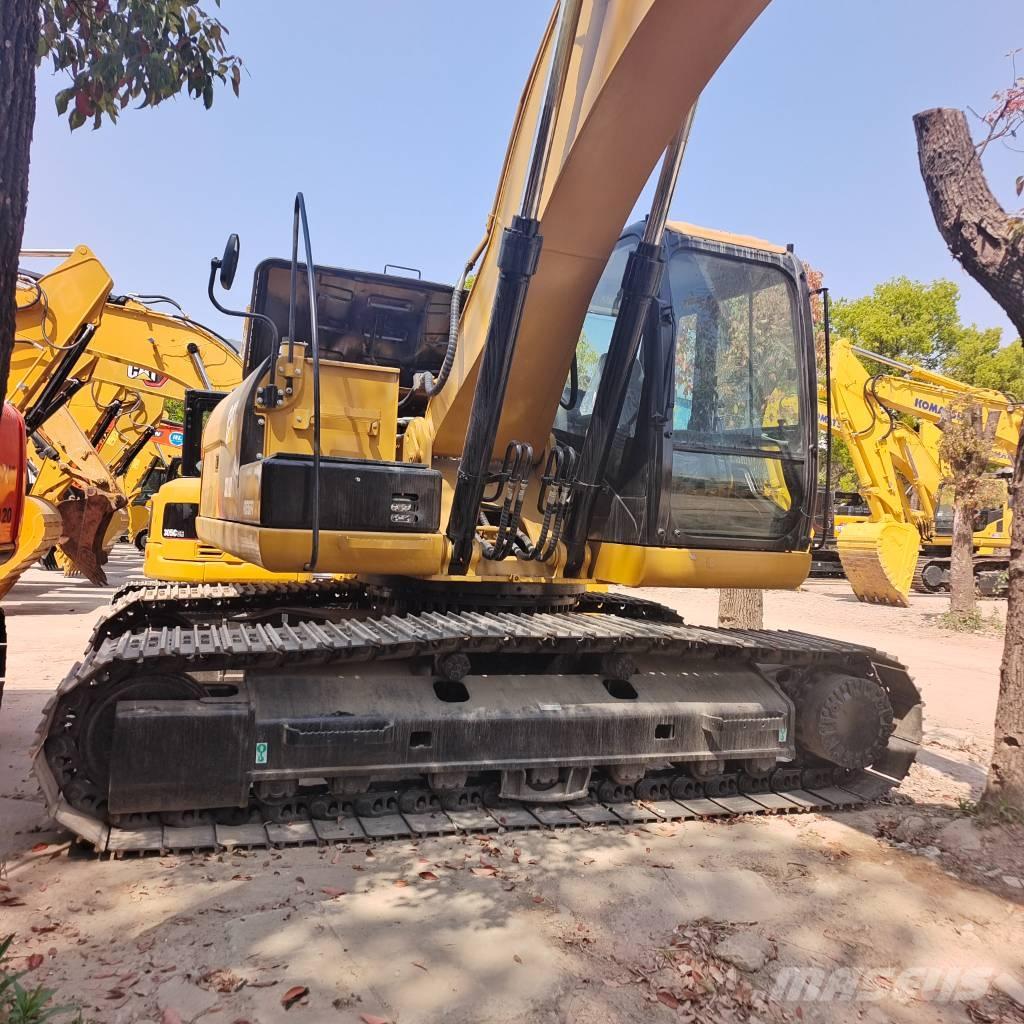 CAT 320D2 حفارات زحافة