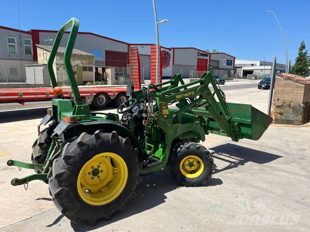 John Deere 946 الجرارات