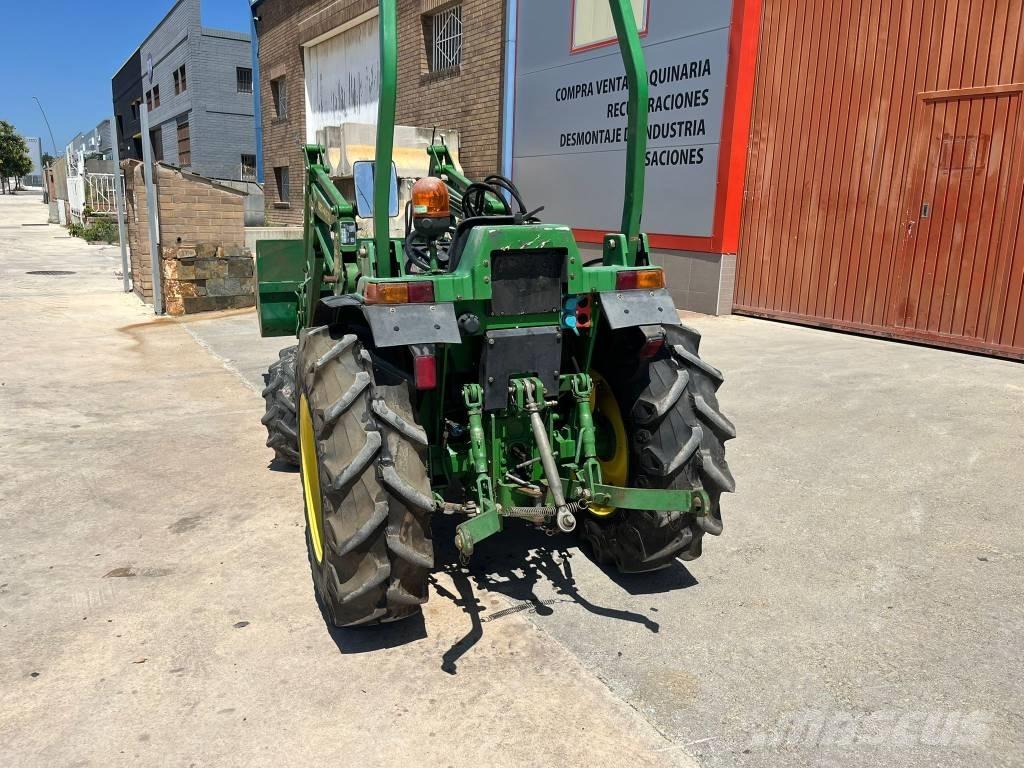 John Deere 946 الجرارات