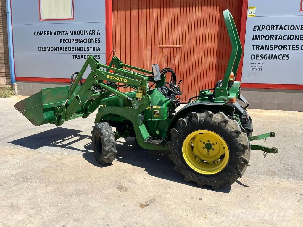 John Deere 946 الجرارات