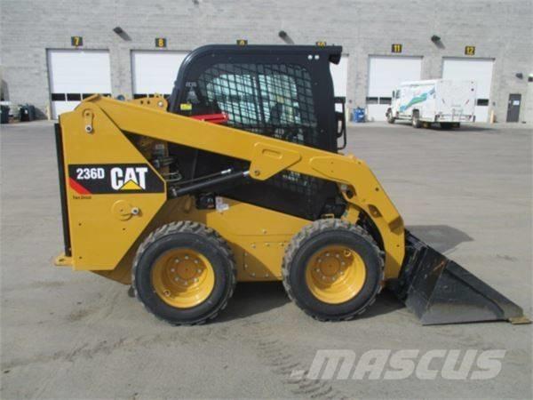 CAT 236 D لوادر انزلاقية التوجيه