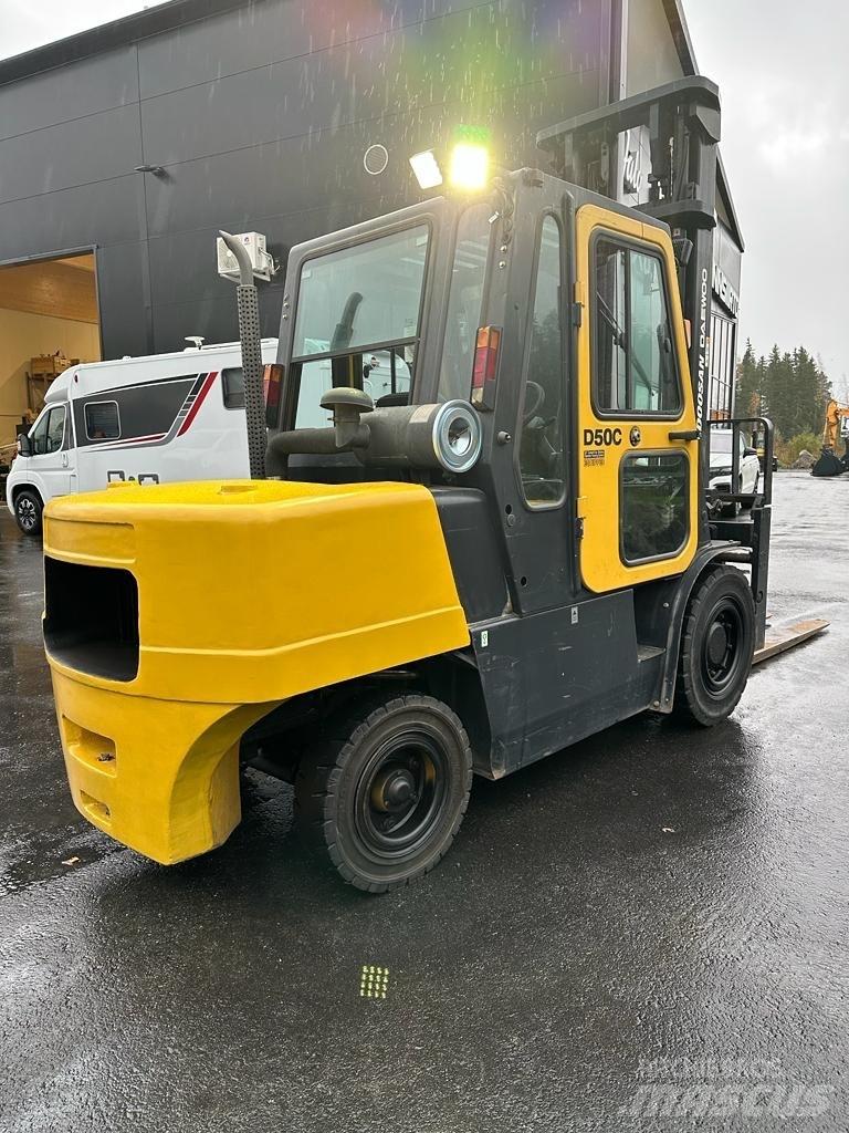 Doosan Daewoo D50-C2 شاحنات الديزل