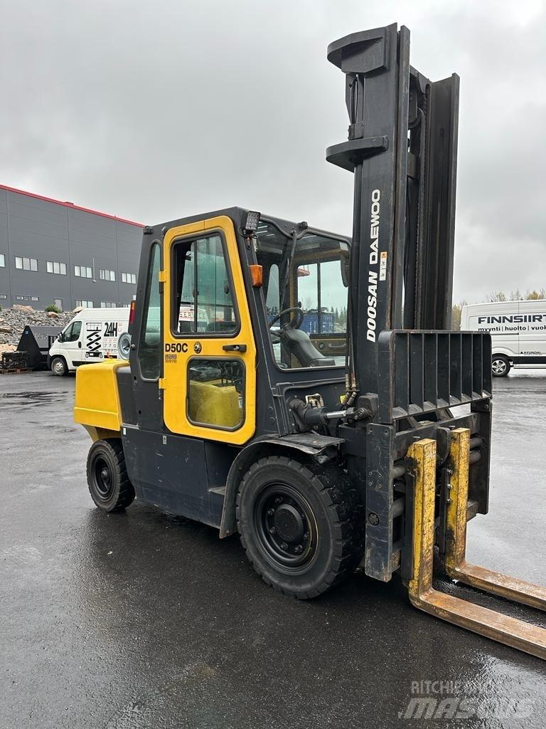 Doosan Daewoo D50-C2 شاحنات الديزل