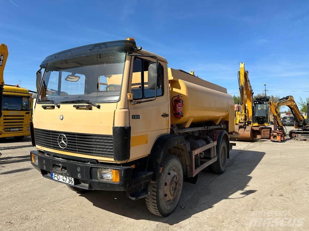 Mercedes-Benz 1317 شاحنات ذات صهاريج